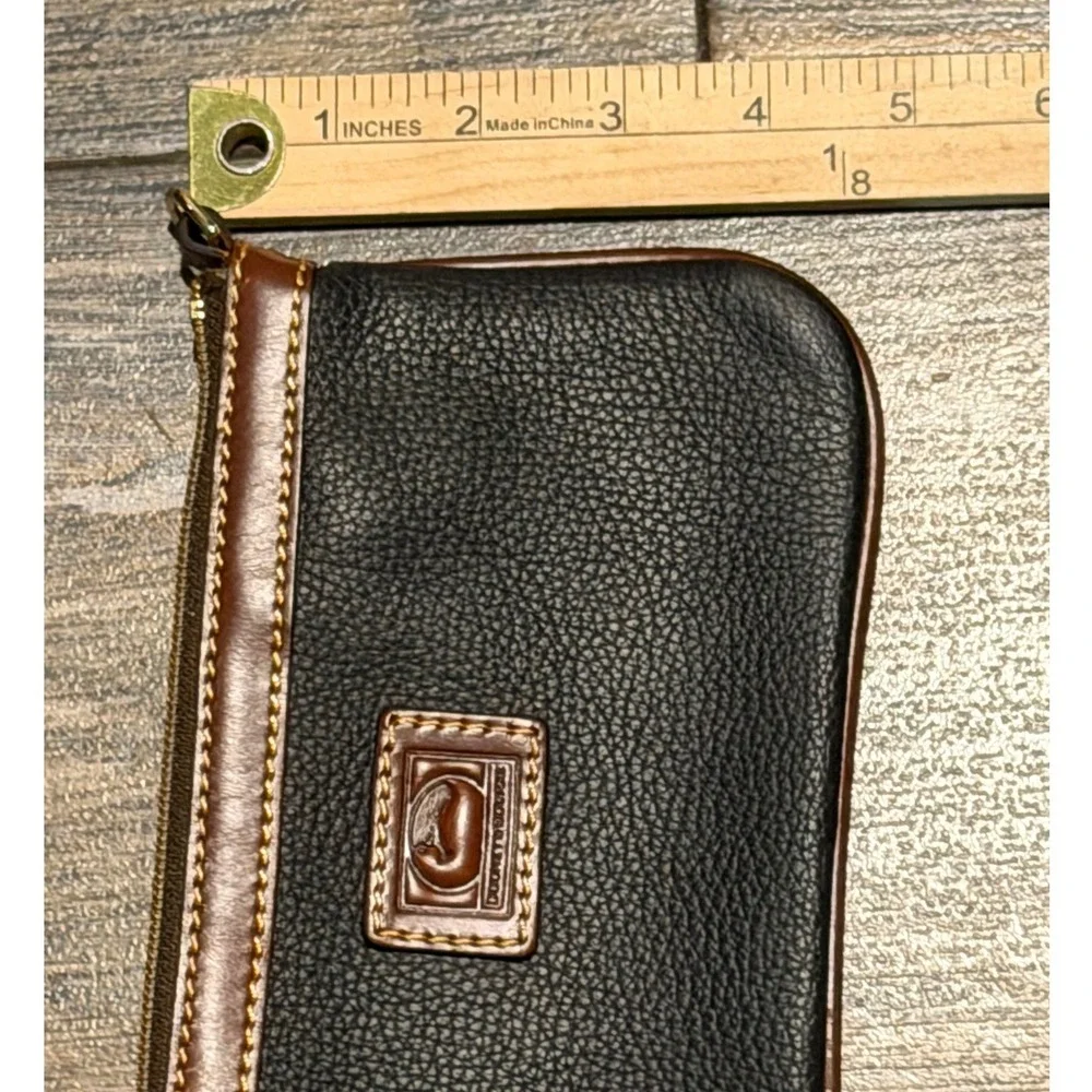 Dooney & Bourke Black Pebbled Leather Wristlet Clutch Brown Trim Purse Slim